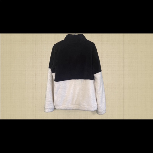 Black and white sweater - Picture 2 of 2